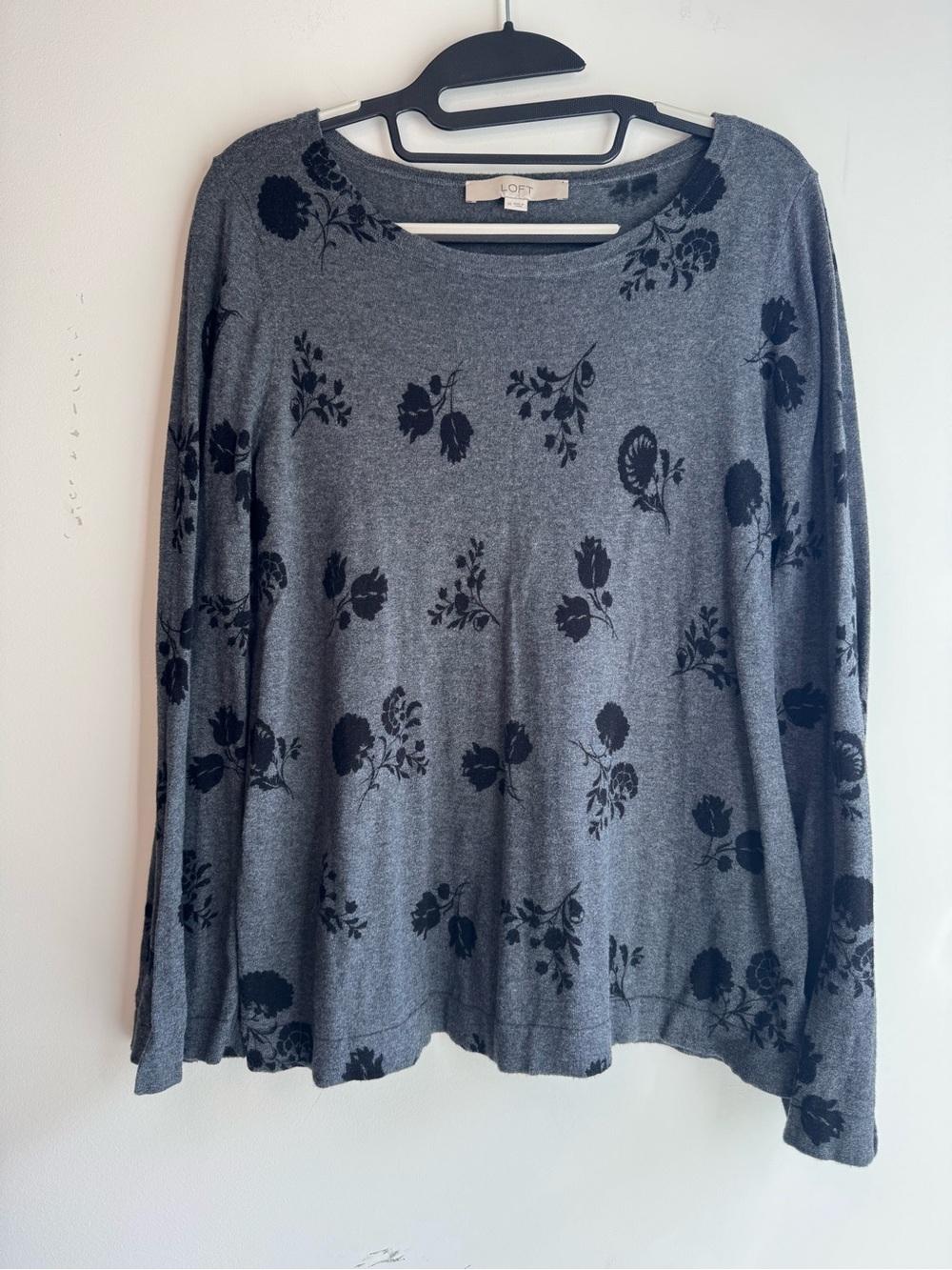 LOFT Gray & Black Floral Bell Long-Sleeve Tee